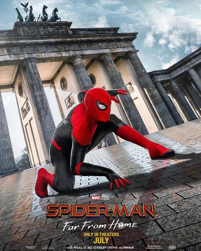 Spider-man in Red Suit — Dramatic, Afternoon, Photograph