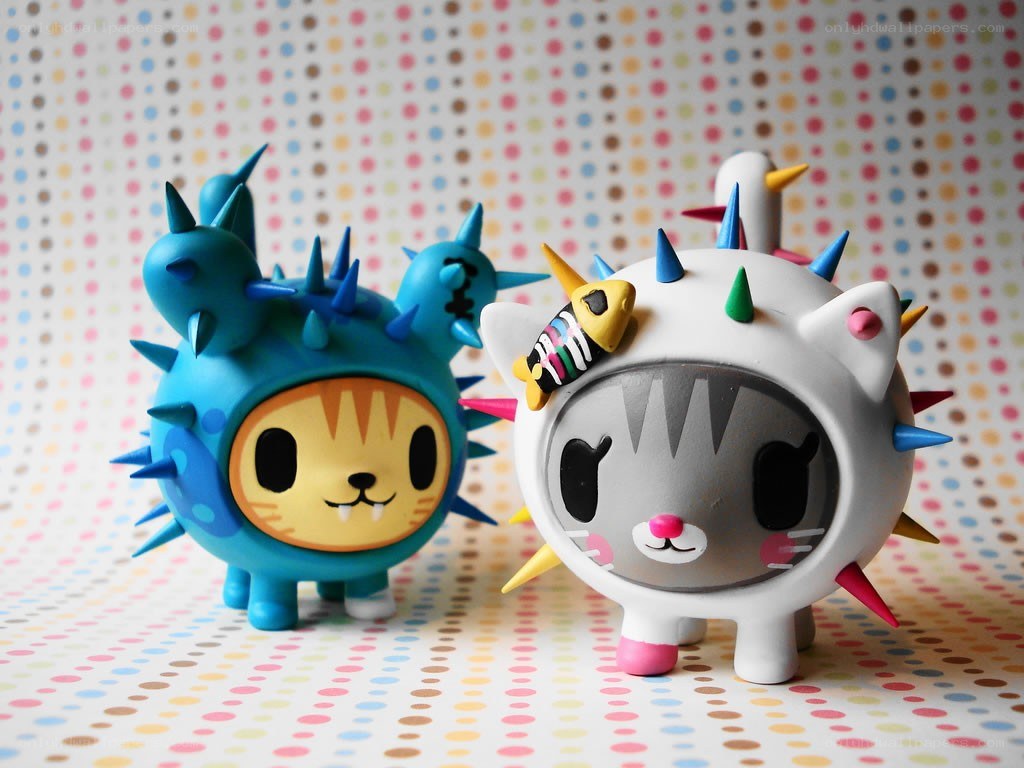Spiky cat figurines