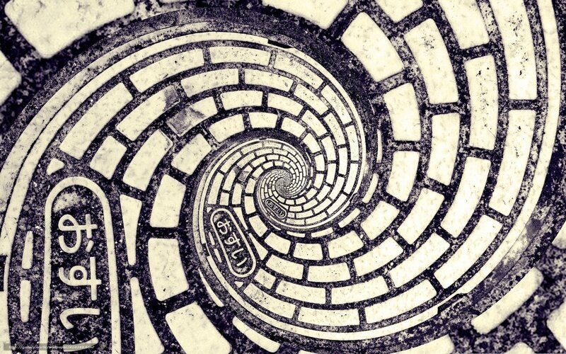 Spiral manhole cover design