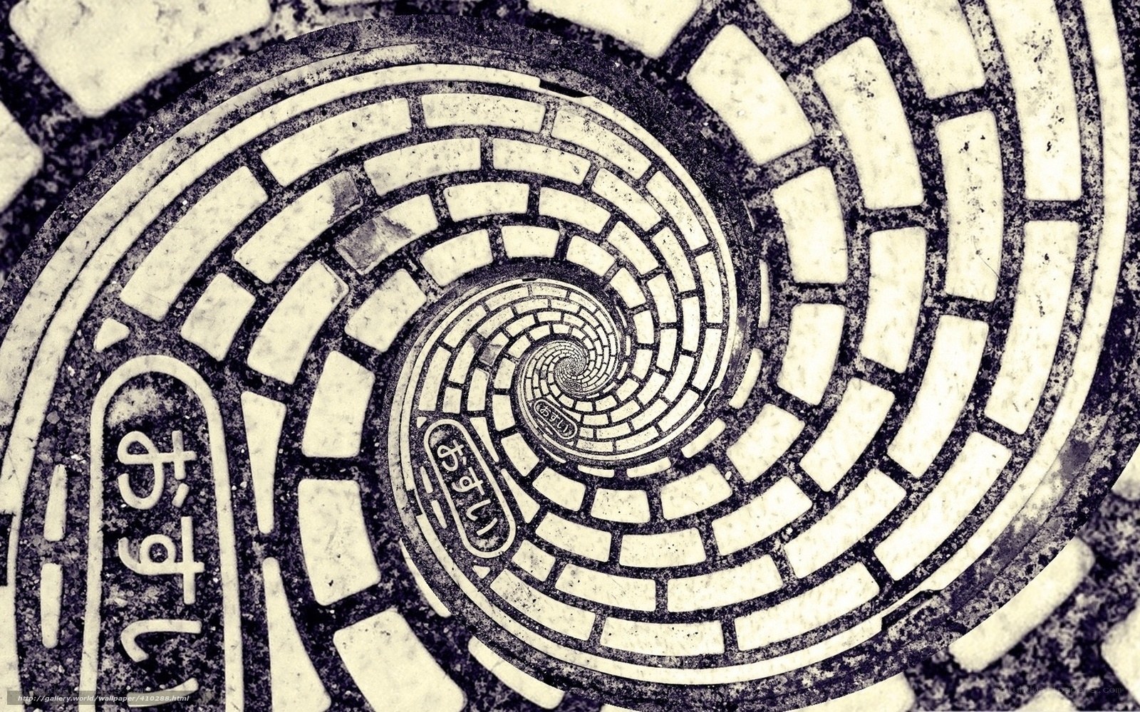 Spiral manhole cover design
