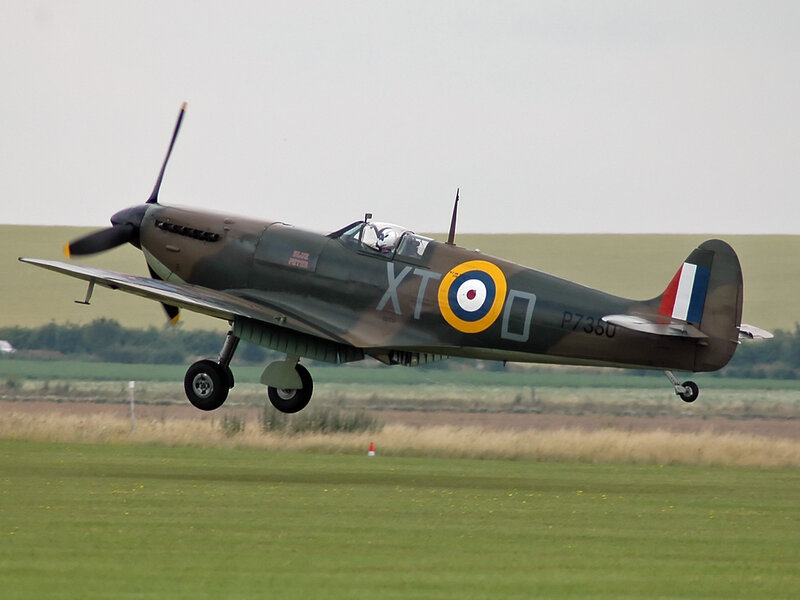 Spitfire Aircraft in Flight — Green, Calm