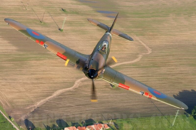 Spitfire Fighter Plane — Green, Dynamic