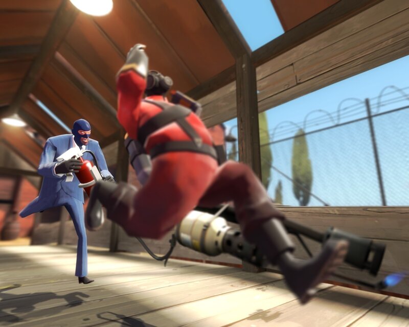 Spy attacking with fire extinguisher