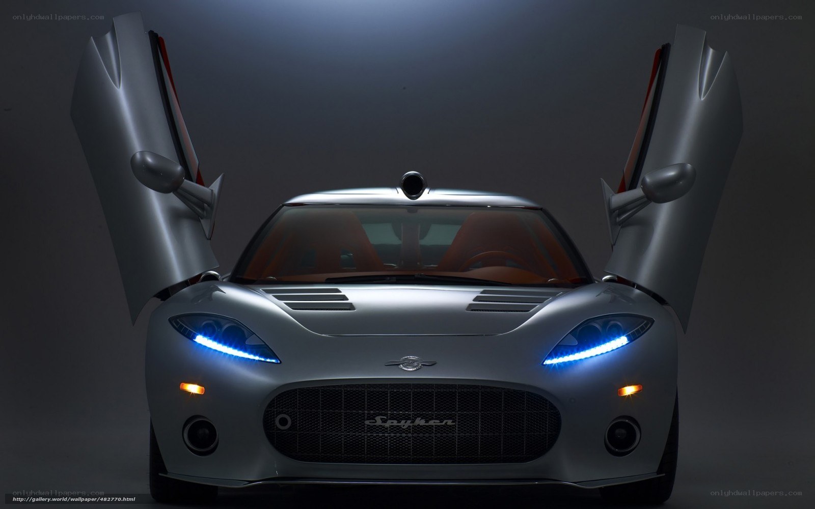 Spyker C8 in studio lighting