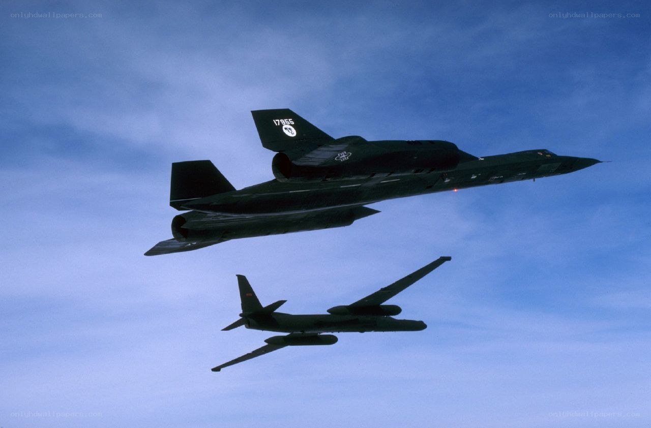 SR-71 and tanker in flight