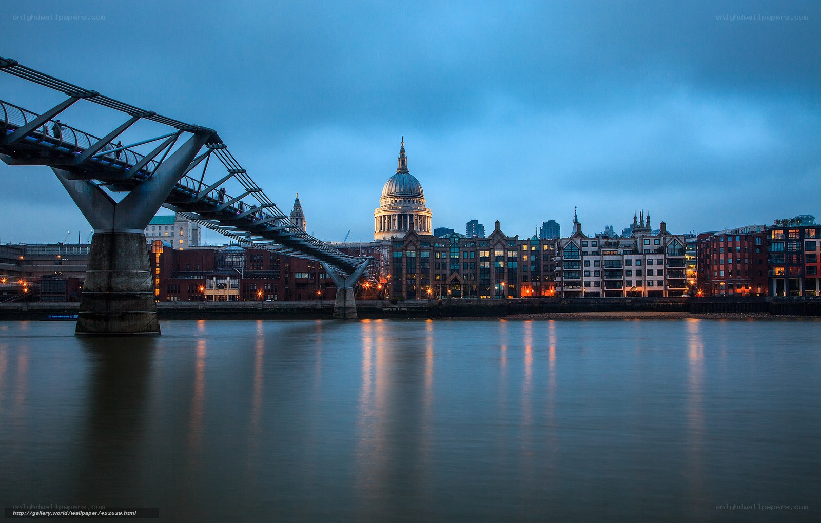 St. Paul's Cathedral at dusk