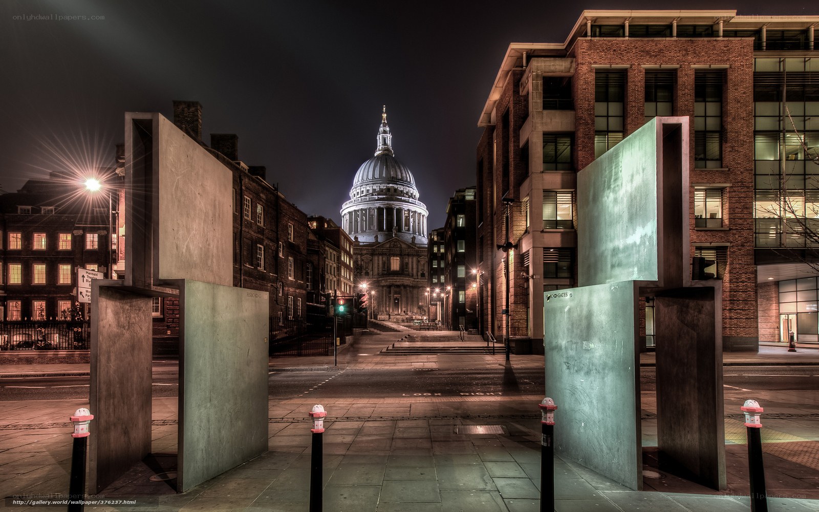St Paul's Cathedral at night
