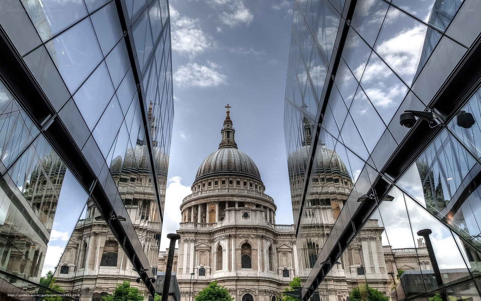 St Paul's Cathedral framed by modern glass