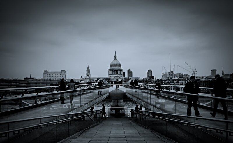 St Paul's Cathedral View — Black