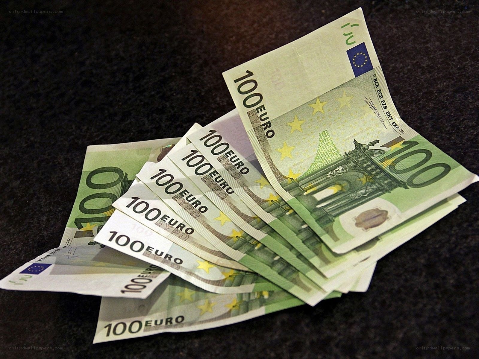 stack of 100 euro bills