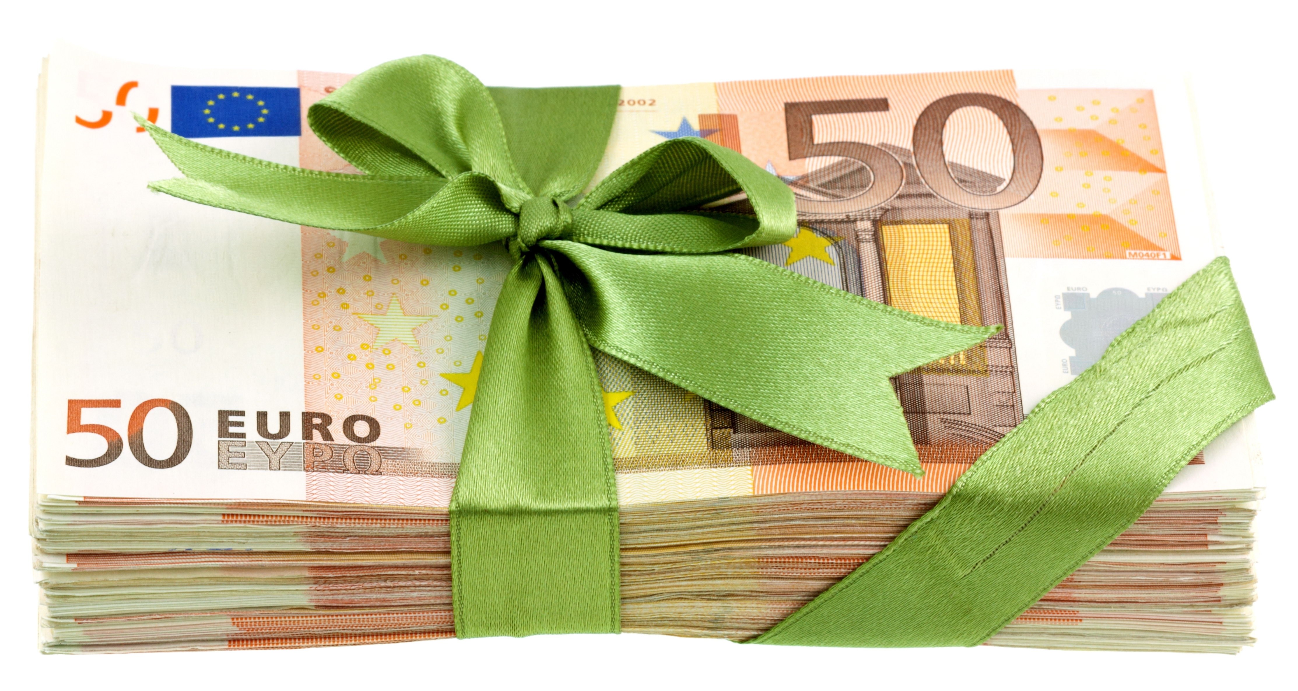 stack of 50 euro bills