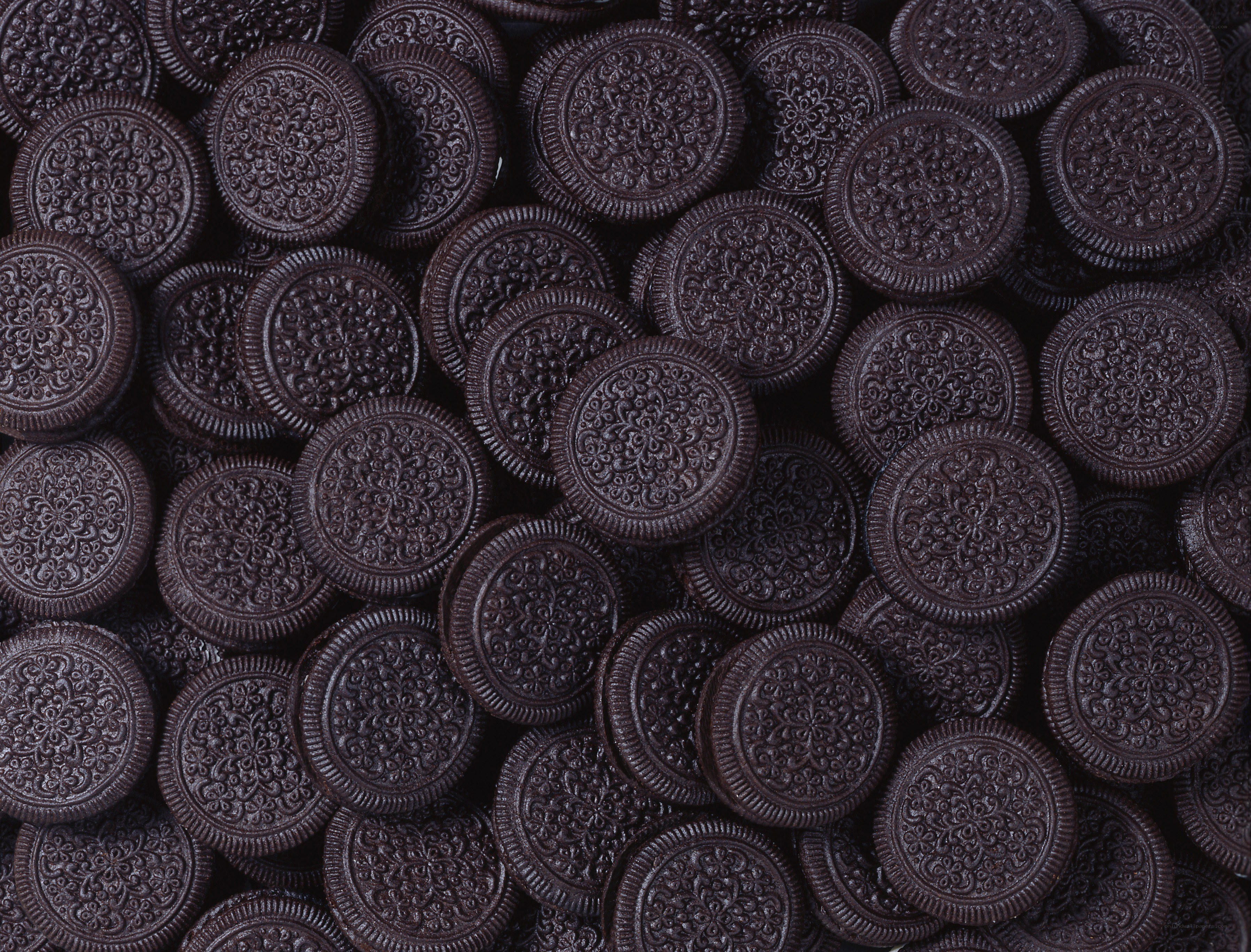 stack of chocolate cookies