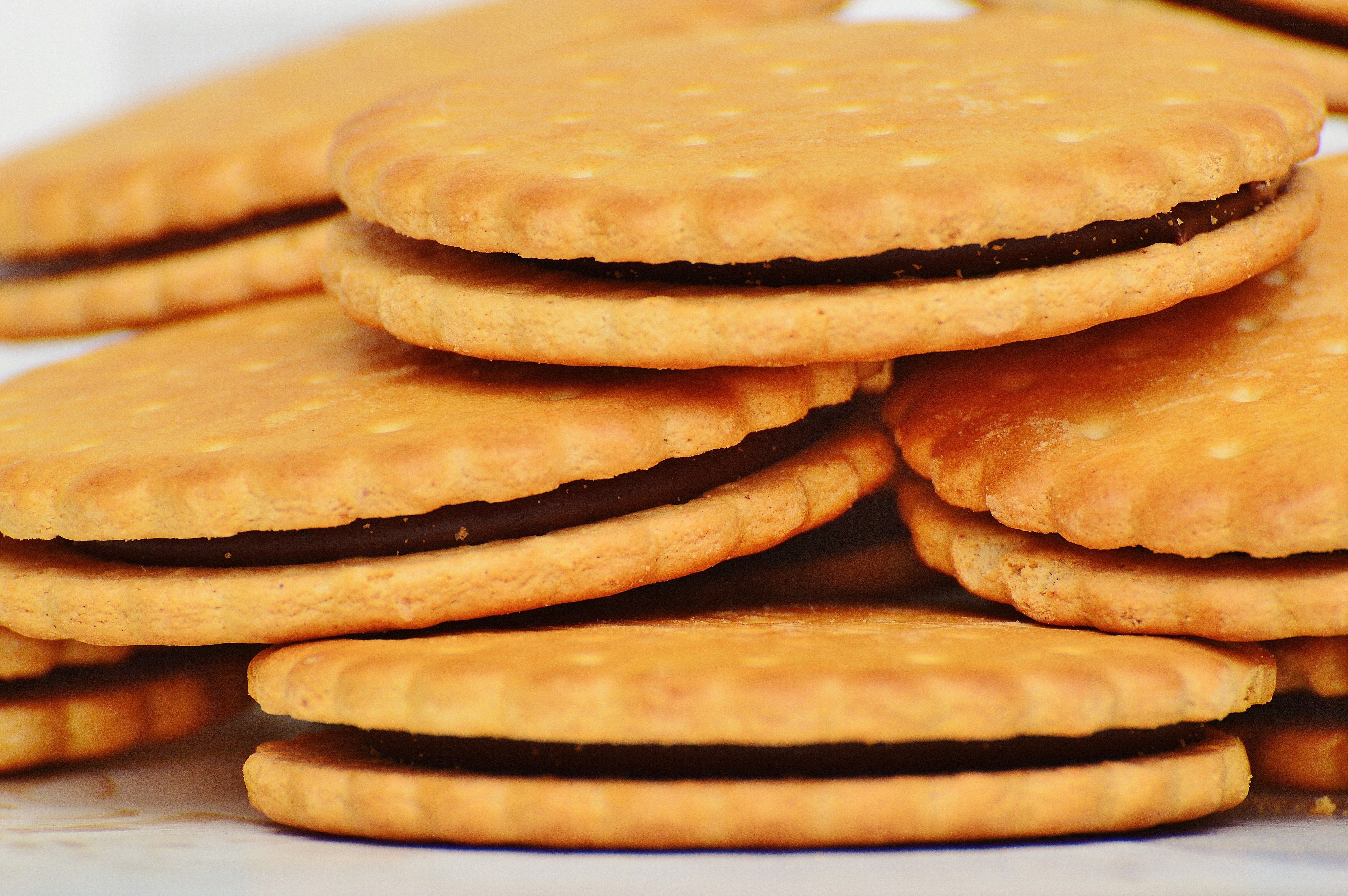 stacked chocolate sandwich cookies