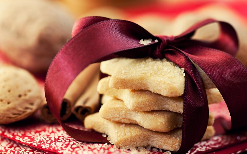 Stacked Cookies with Ribbon — Red
