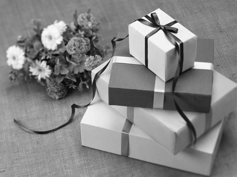 Stacked Gift Boxes — Black