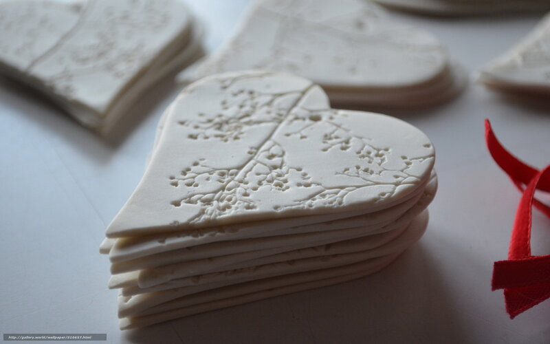 Stacked Heart Ornaments — White