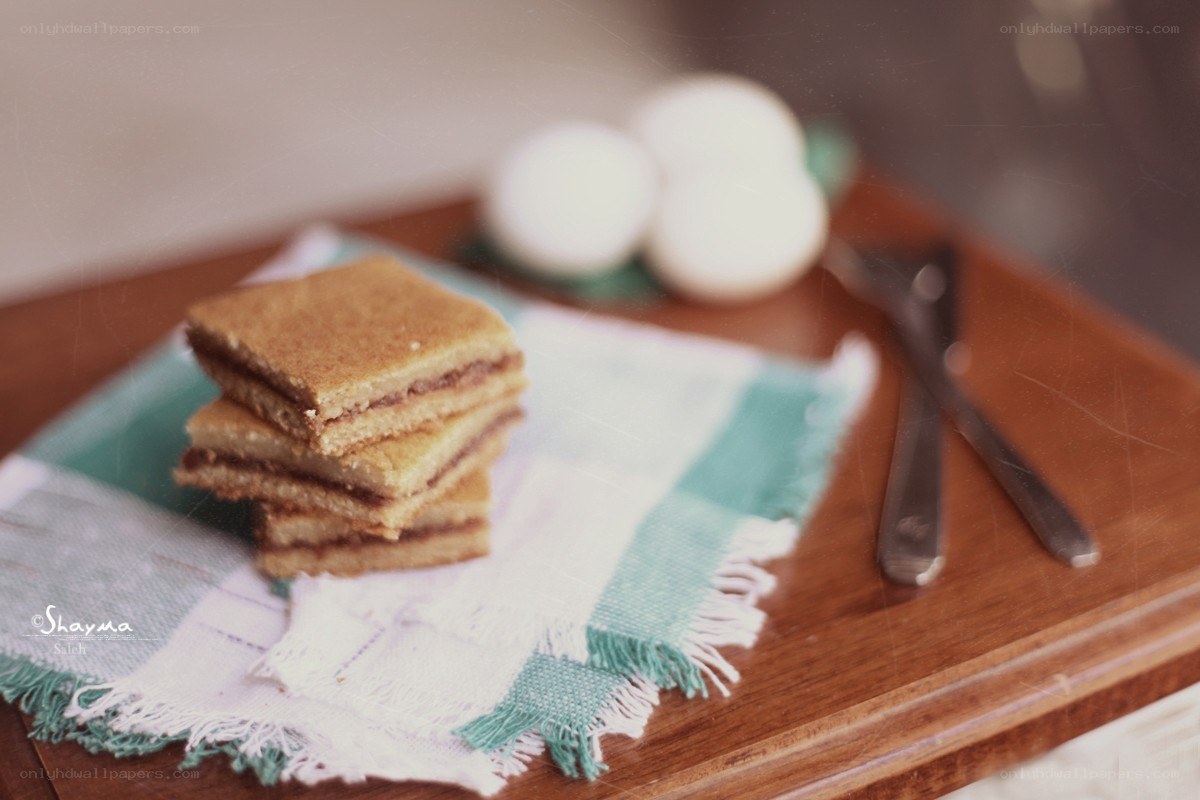 Stacked sandwich cookies