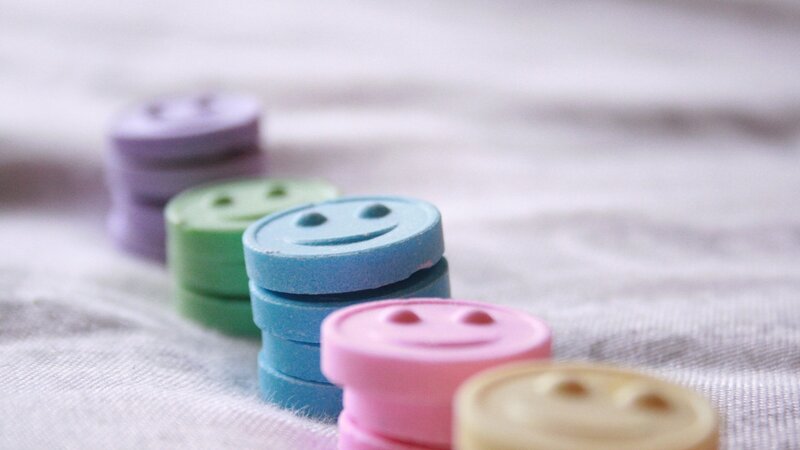 stacked smiley buttons