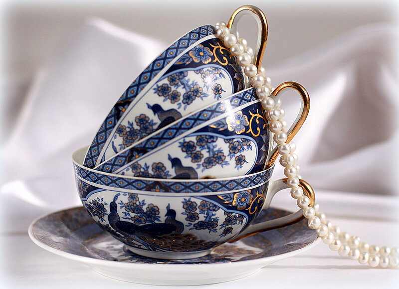 Stacked Teacups with Pearls — Blue