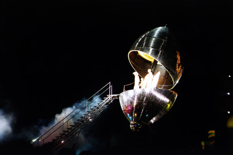 Stage performance with egg structure