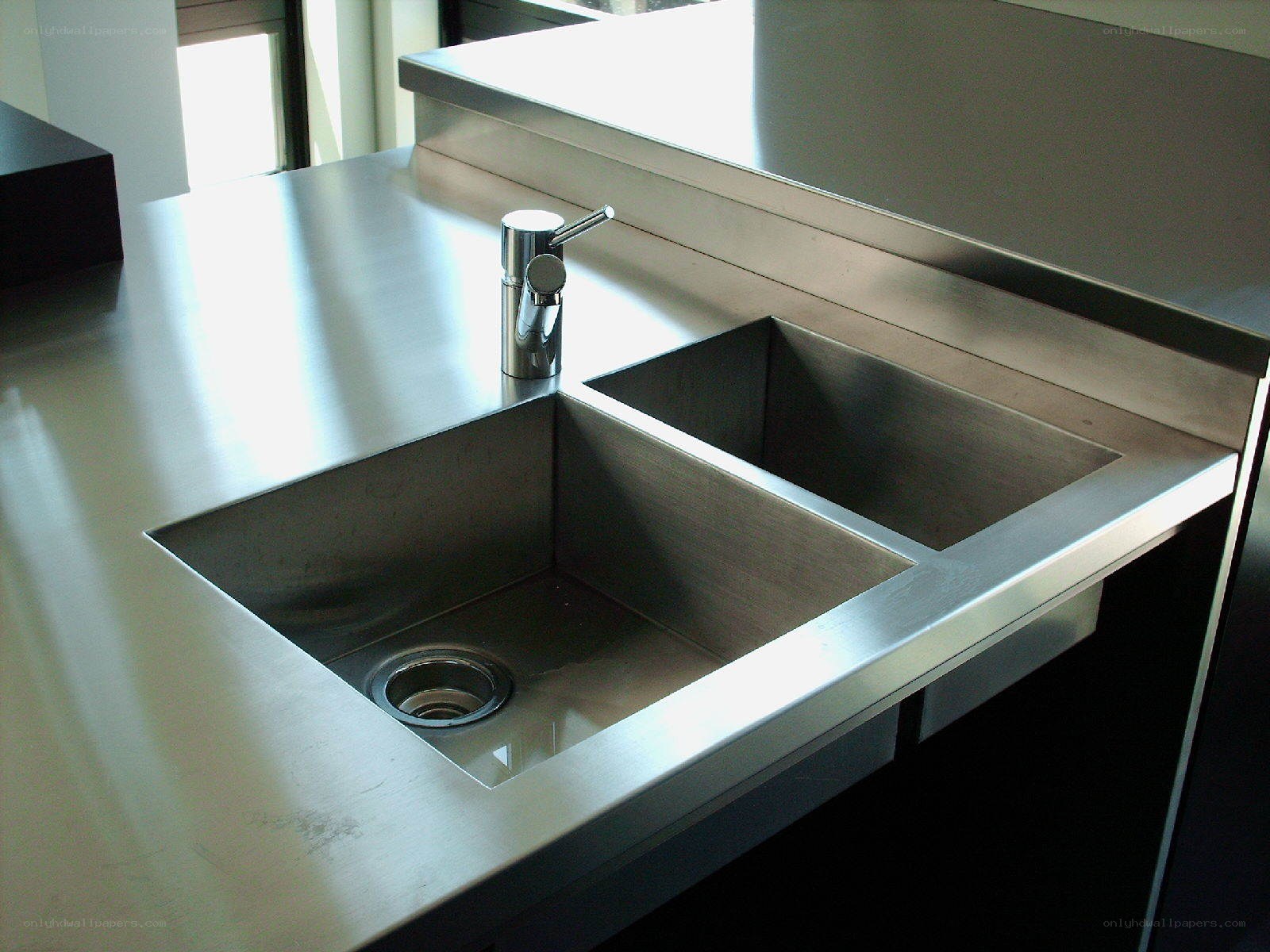 stainless steel kitchen sink