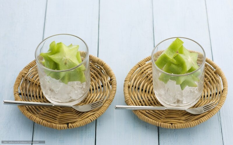 Star fruit in glasses on trays