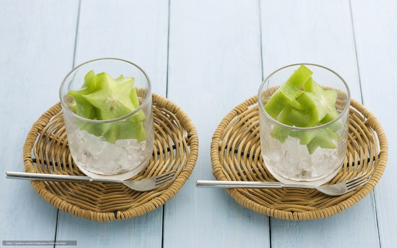 Star fruit in glasses on trays