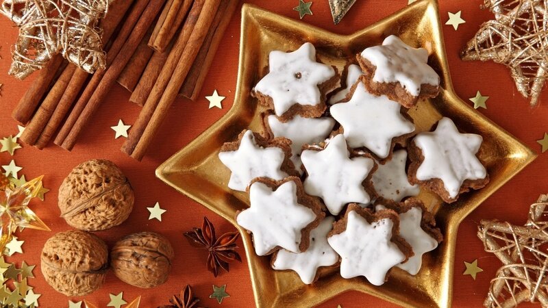 Star-shaped Cookies — Gold, Festive