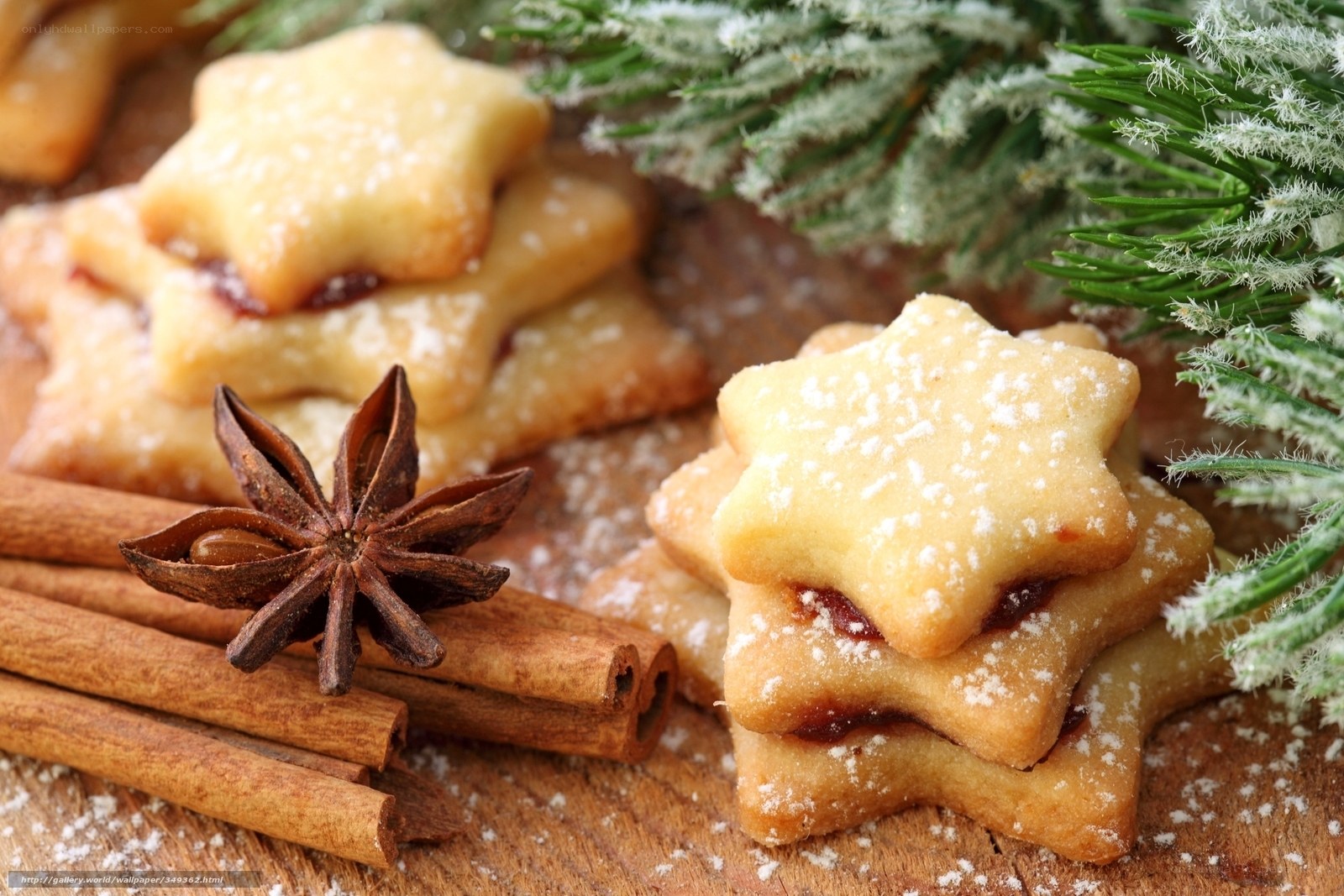 Star-shaped cookies with spices