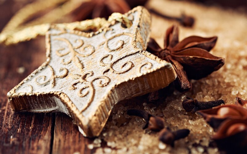 Star-shaped Gingerbread Cookie — Brown