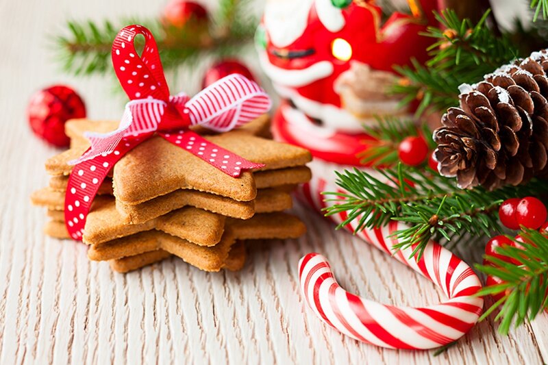 Star-shaped Gingerbread Cookies — Red