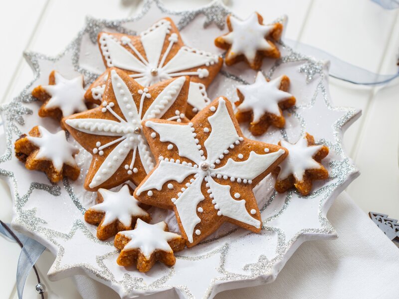 Star-shaped Gingerbread Cookies — White, Festive