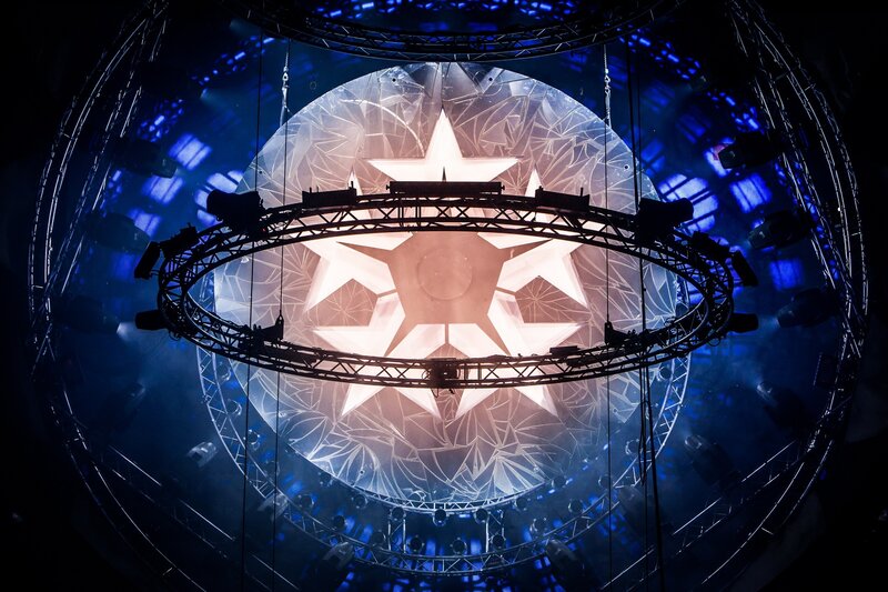 Star-shaped Stage Design