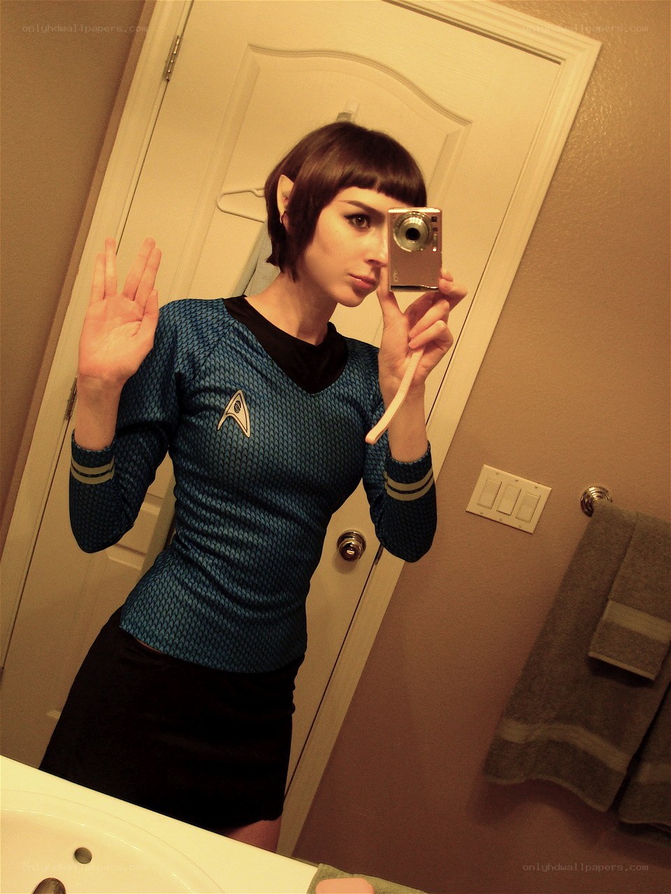 Star Trek cosplay mirror selfie