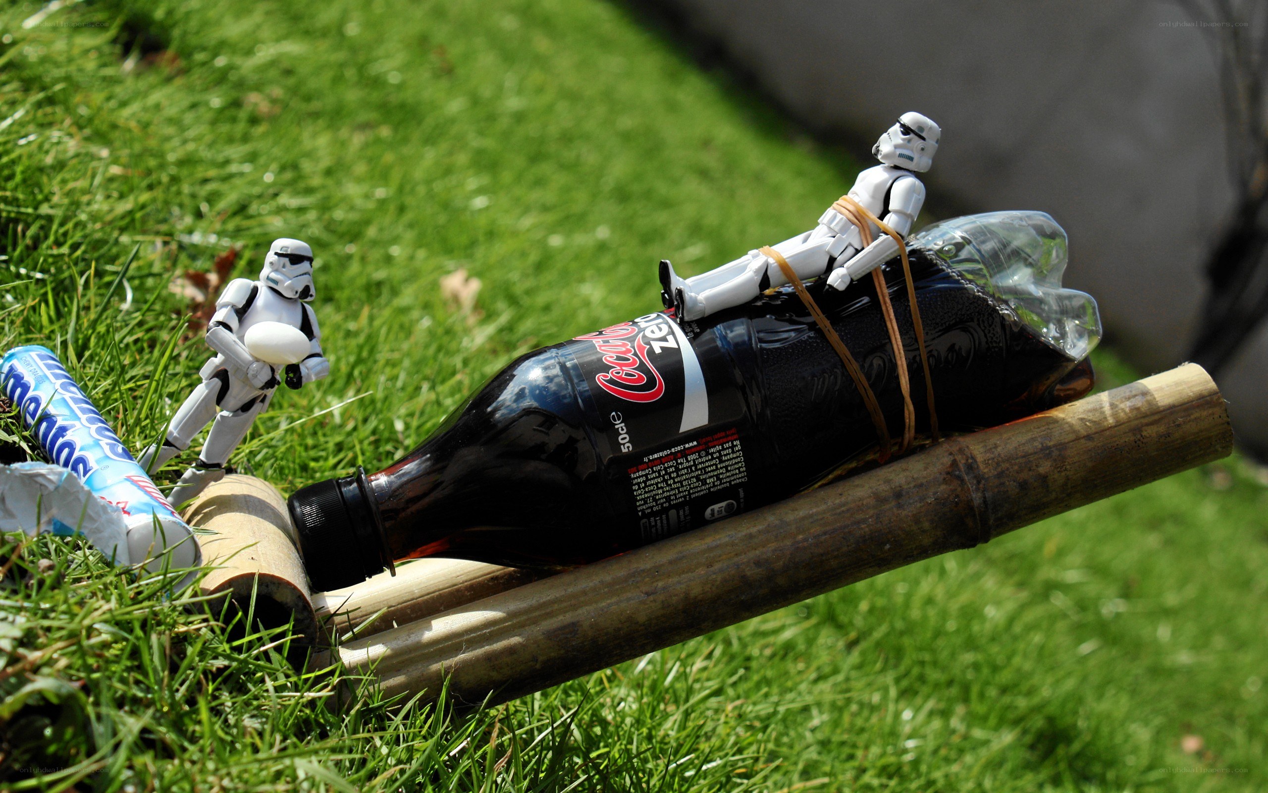 Star Wars figures on a soda bottle