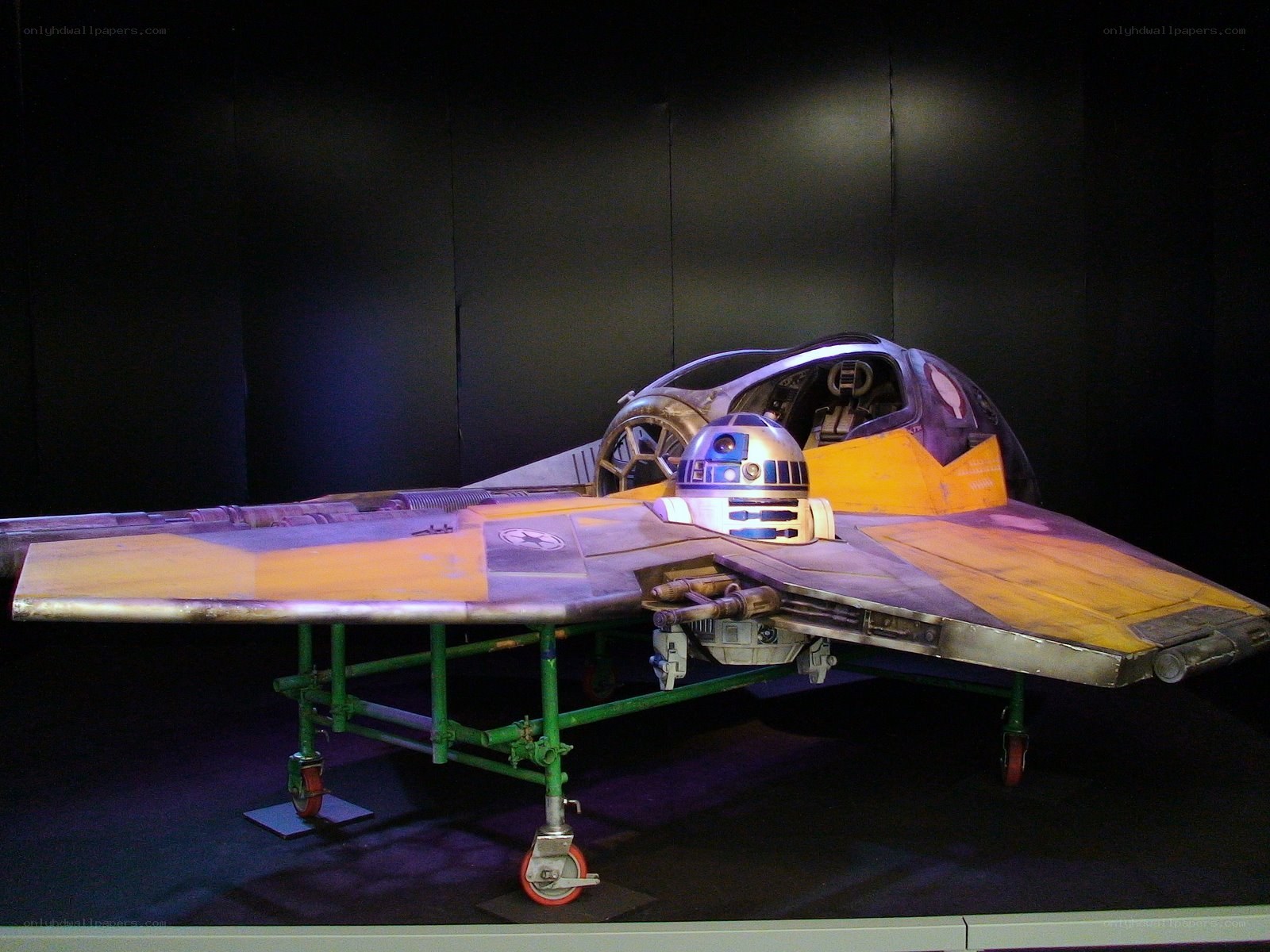 Star Wars R2-D2 model