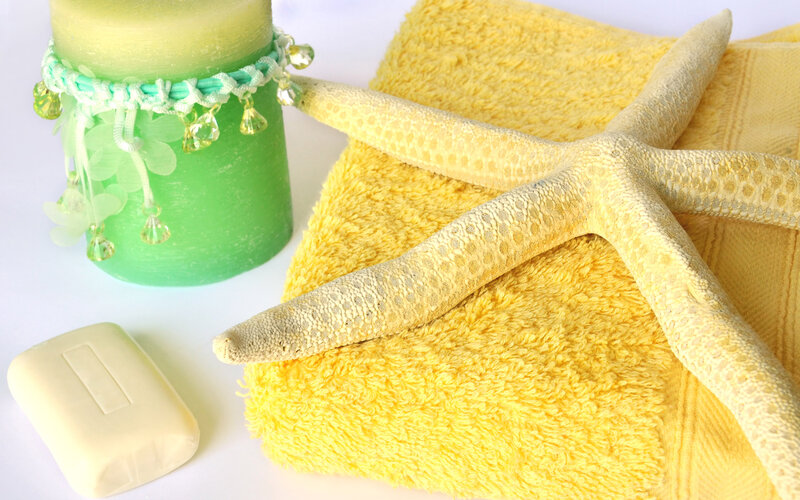 Starfish on Towel — Yellow