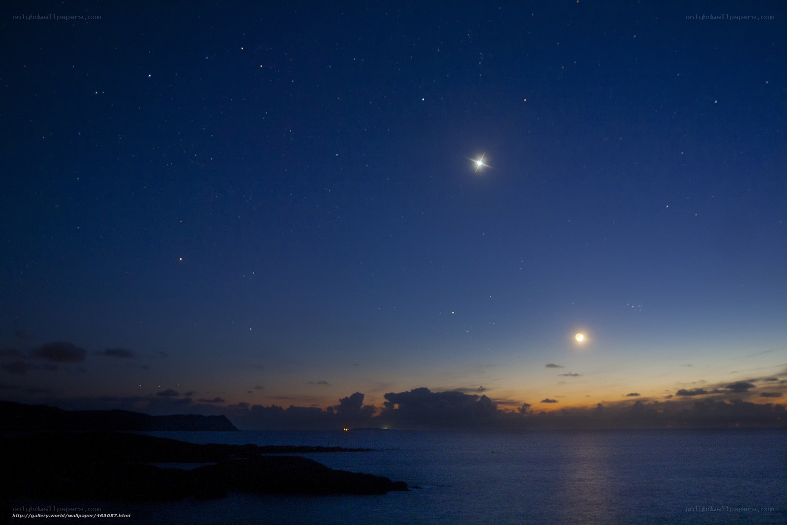 Stars over the ocean at night