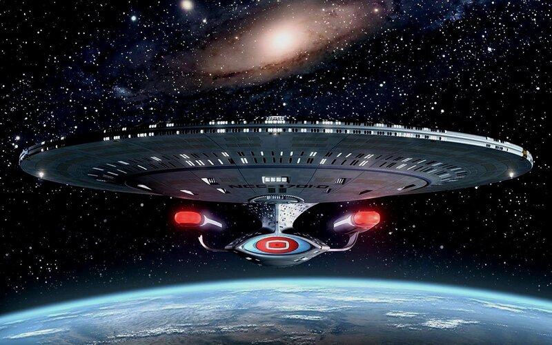 Starship in orbit above a planet