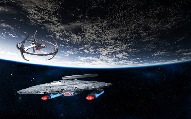 Starship near planet