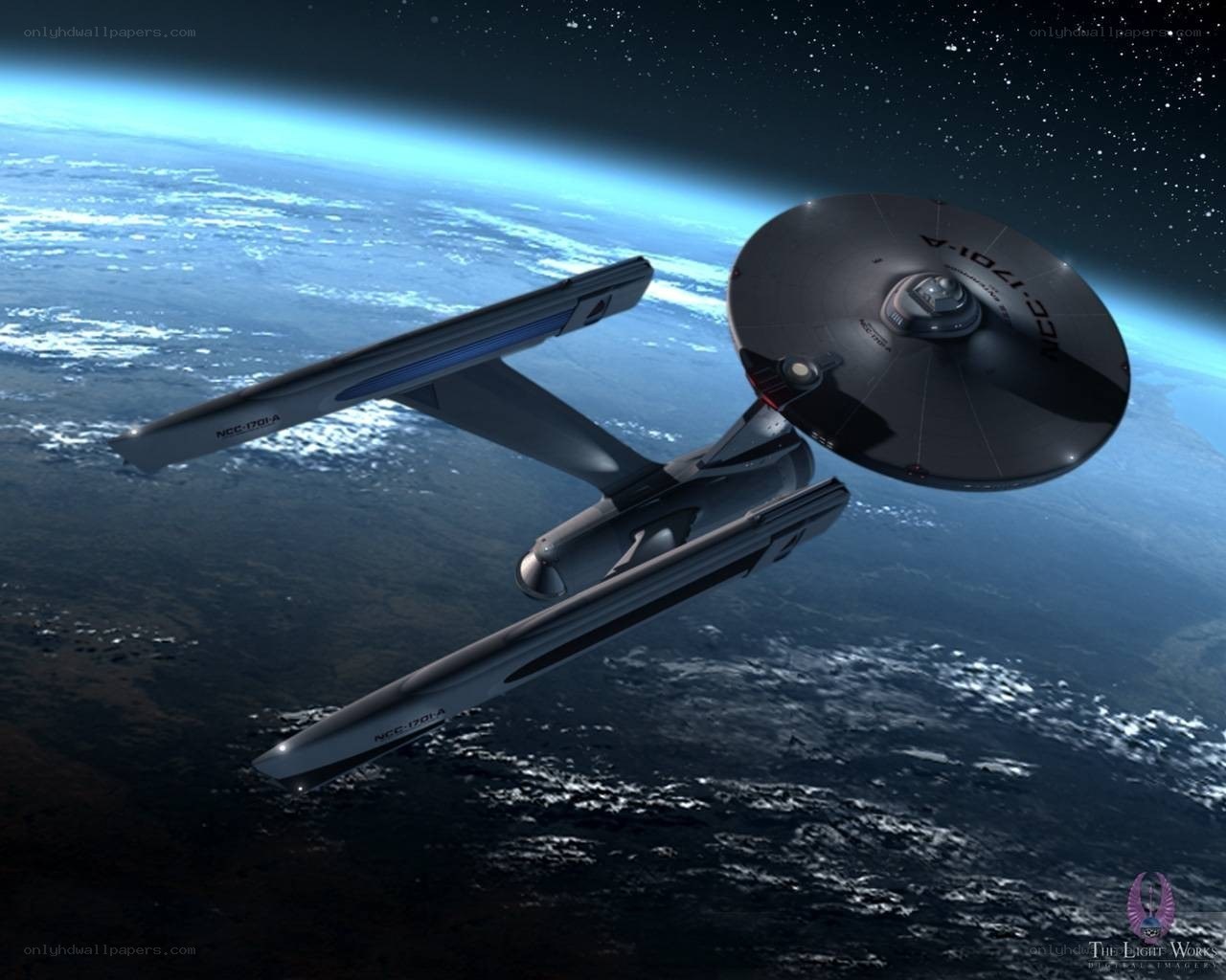 Starship orbiting a planet