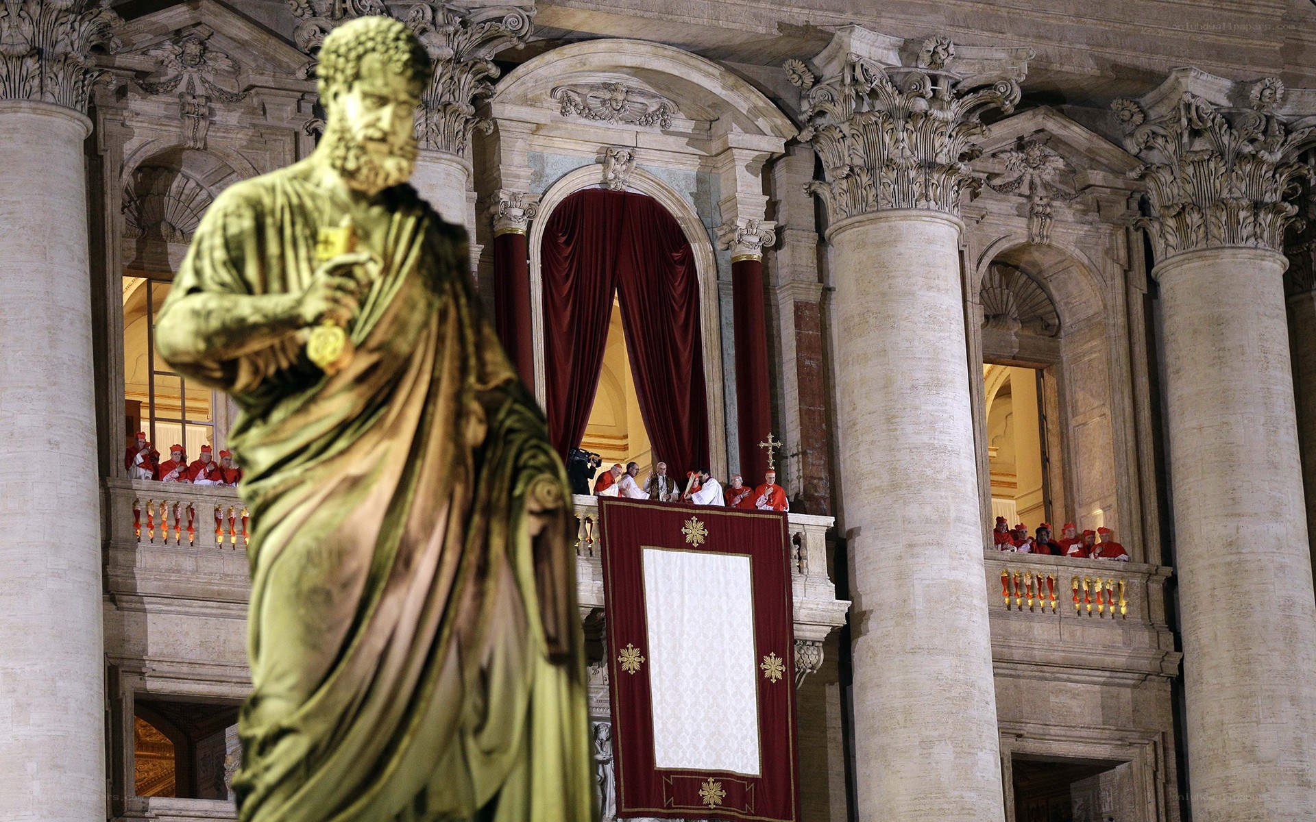 Statue and balcony at Vatican