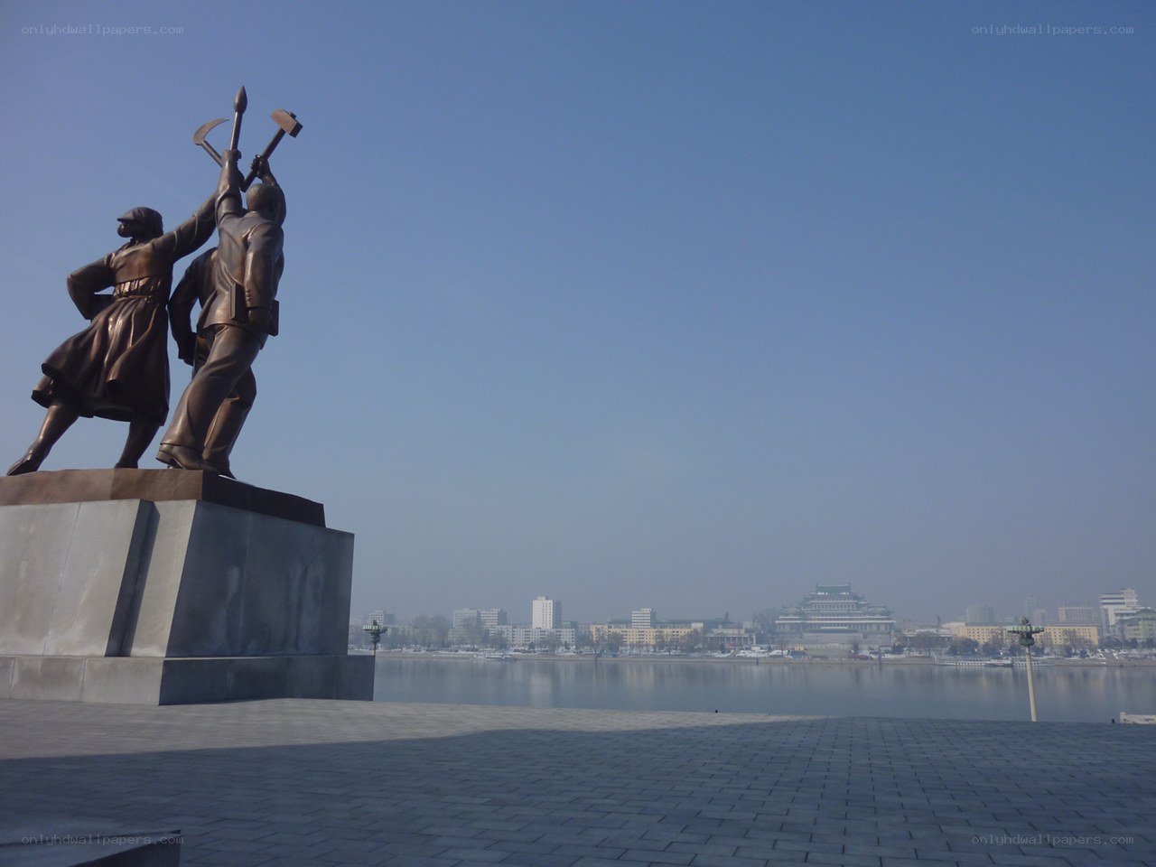 Statue by the river in Pyongyang