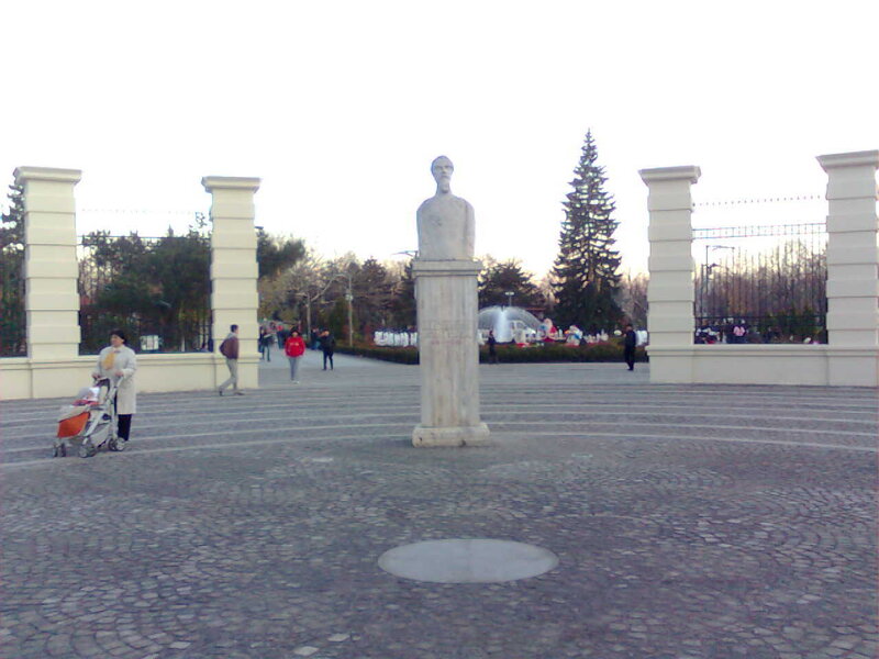 Statue in a park plaza