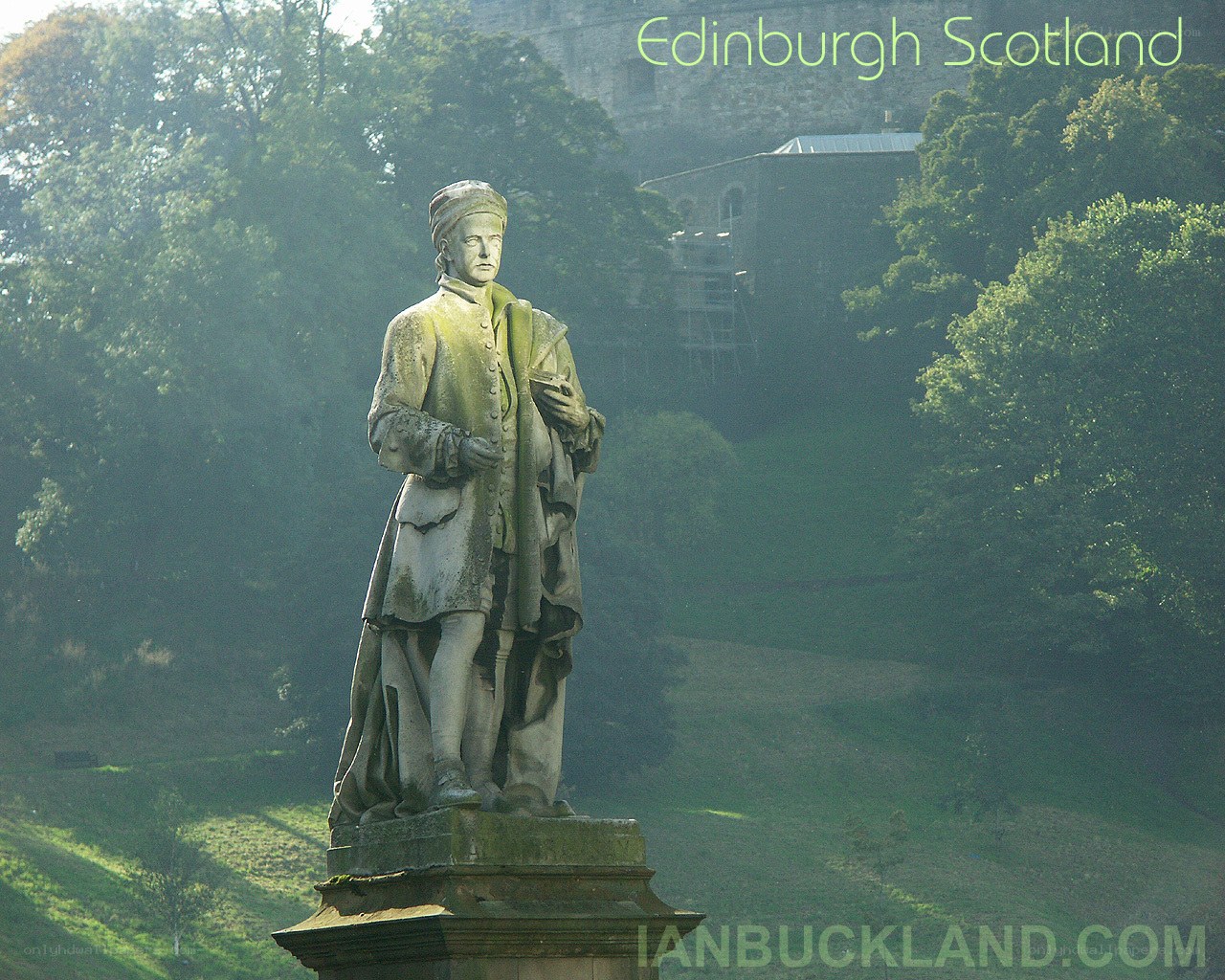 statue in edinburgh park