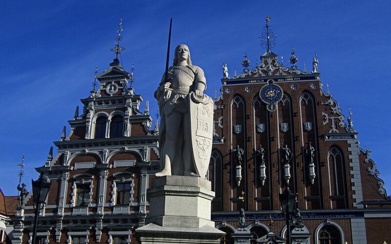 Statue in front of old town hall