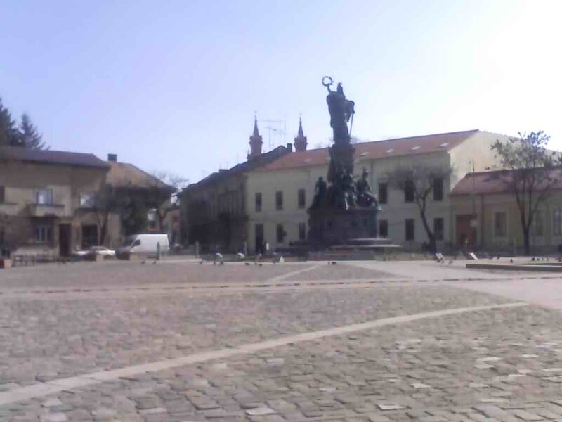 Statue in Town Square — Gray