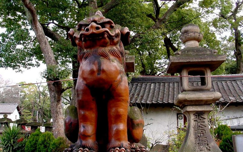 statue of a guardian lion