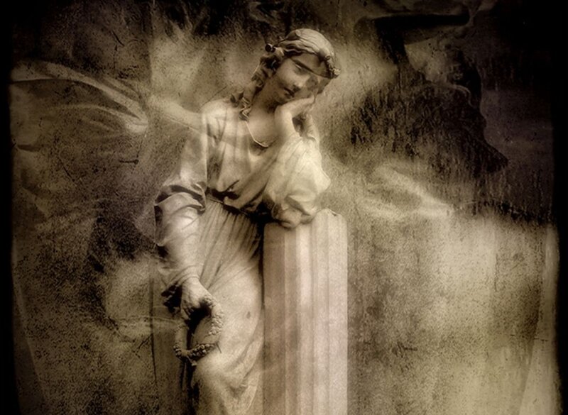 statue of a mourning angel