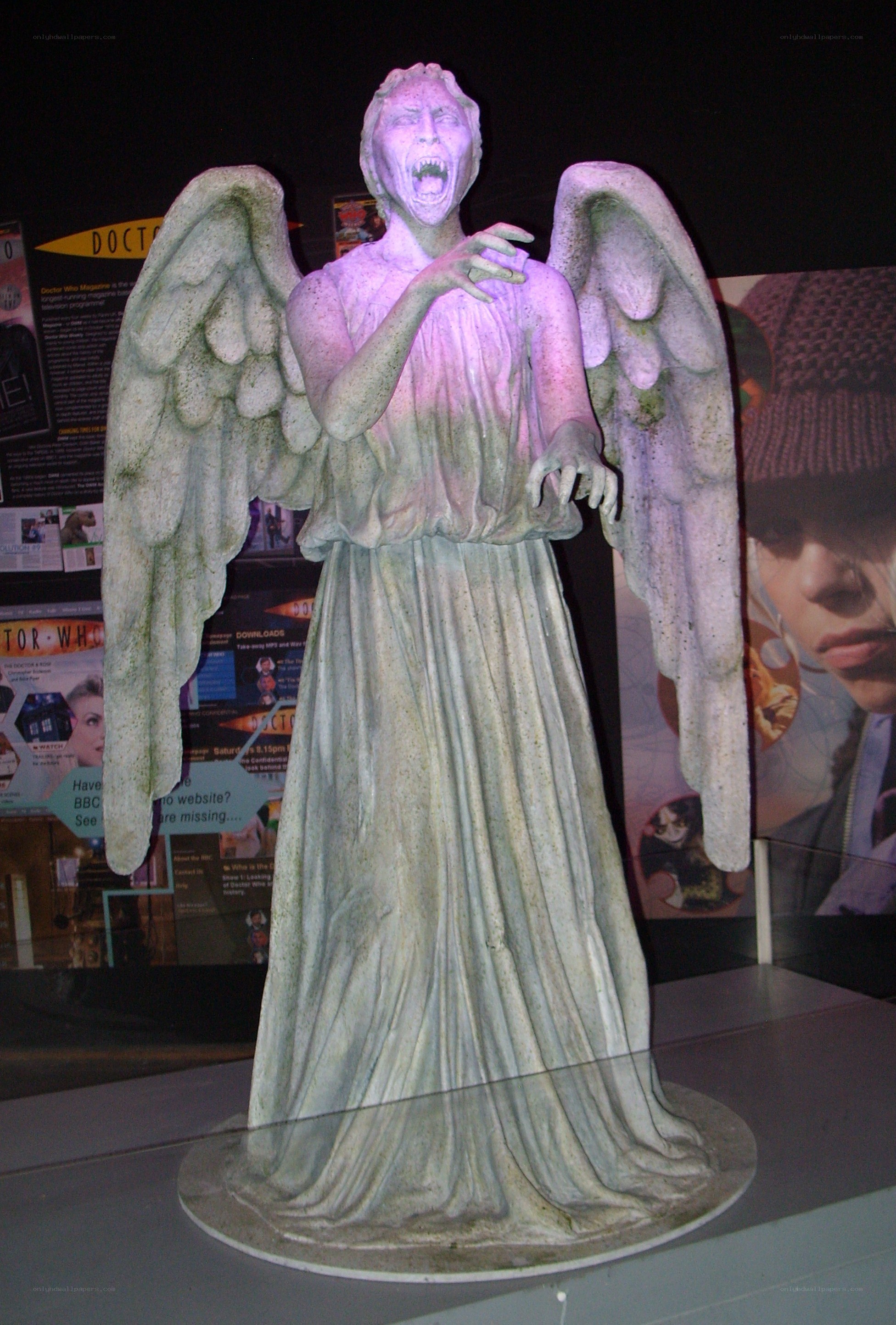 Statue of a Weeping Angel